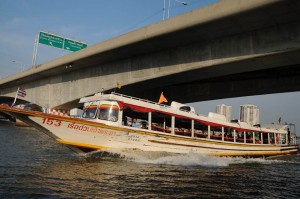 Bangkok, Thailand, thailändische Hauptstadt, Fluss, Chao Phaya, river, Wassertaxi, Fähre, Boot, Reiseberichte, www.wo-der-pfeffer-waechst.de