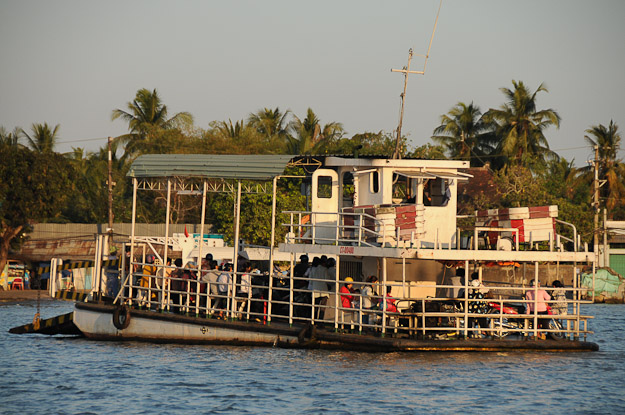 Vietnam, Mekong-Delta, Can Tho, schwimmende Märkte, floating markets, Flussfähre, Ferry, www.wo-der-pfeffer-waechst.de