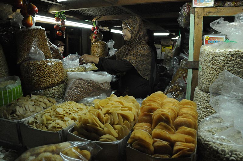 Yogyakarta, Java, Pasar Beringharjo, Markt, market, Nüsse, getrocknetes Obst, Indonesien, Reiseberichte, Foto: Heiko Meyer, www.wo-der-pfeffer-waechst.de