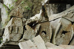 Höhlengrab, Sarg, Begräbniszeremonie, Tana Toraja, Land, Sulawesi, Island, Insel, Indonesien, Indonesia, Totenkult, Reiseberichte, Foto: Heiko Meyer, www.wo-der-pfeffer-waechst.de