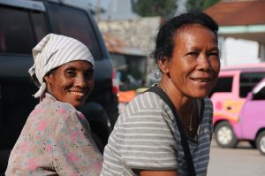 Indonesien, Sumba, Insel, Waikabubak, Markt, Frauen, Reisebericht, www.wo-der-pfeffer-waechst.de