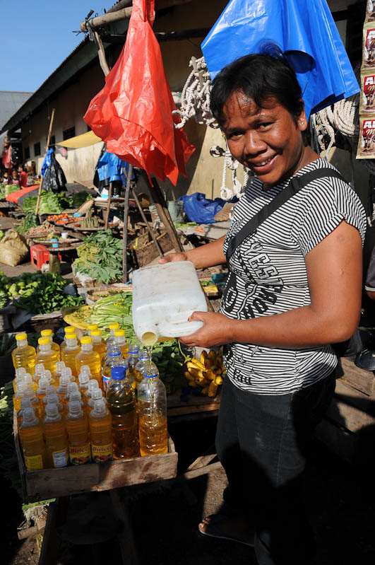 Indonesien, Sumba, Insel, Waikabubak, Marktfrau, Reisebericht, www.wo-der-pfeffer-waechst.de