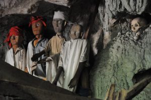 Tau-Taus, Höhlengrab, Begräbniszeremonie, Tana Toraja, Land, Sulawesi, Island, Insel, Indonesien, Indonesia, Totenkult, Reiseberichte, Foto: Heiko Meyer, www.wo-der-pfeffer-waechst.de