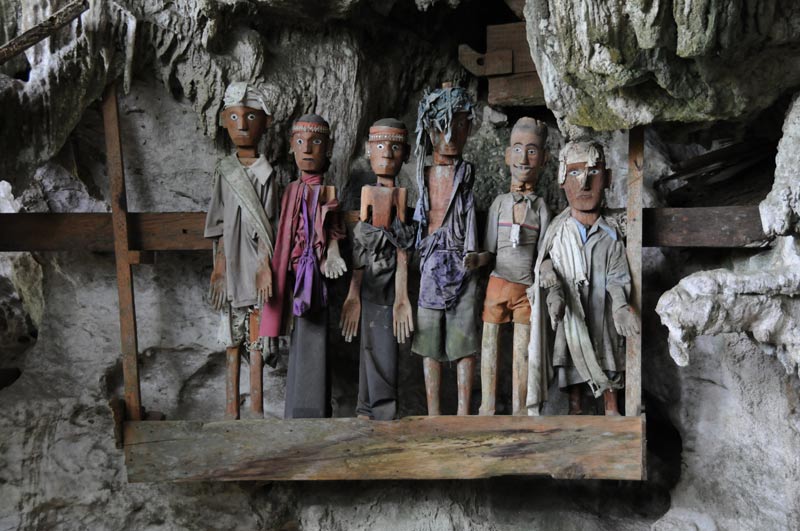 Tau-Taus, Kleidung, Verstorbene, Begräbniszeremonie, Tana Toraja, Land, Sulawesi, Island, Insel, Indonesien, Indonesia, Totenkult, Reiseberichte, Foto: Heiko Meyer, www.wo-der-pfeffer-waechst.de