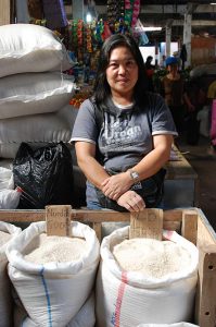 Tomohon, Markt, Frau, Reis, Minahasa-Hochland, Nord-Sulawesi, Insel, Indonesien, Indonesia, Reiseberichte, Foto: Heiko Meyer, www.wo-der-pfeffer-waechst.de