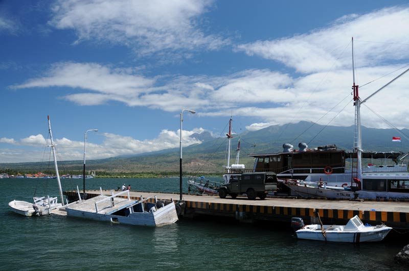 Labuhan Lombok, Hafen, Schiffe, Boote, Fähren, Sumbawa, Indonesien, Indonesia, Insel, Reiseberichte, www.wo-der-pfeffer-waechst.de