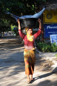 Lombok, Gili Trawangan, Muslima, Frau, Indonesien, Indonesia, Insel, Reiseberichte, www.wo-der-pfeffer-waechst.de