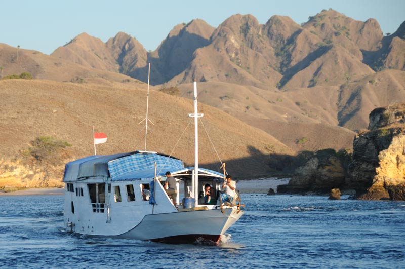 Indonesien, Indonesia, Sumbawa, Pulau, Komodo, kleine Sunda, Inseln, von, Lombok, Labuhan, Bootstour, Hafen, Fahrt, boat, Schiff, nach, Flores, Reiseberichte, Foto: Heiko Meyer, www.wo-der-pfeffer-waechst.de