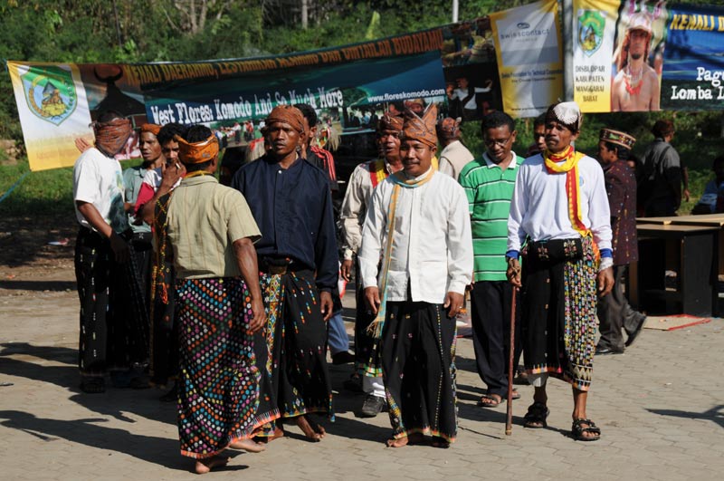 Indonesien, Indonesia, Labuan Bajo, Ruteng, kleine Sunda, vorgelagerte Inseln, Pulau, West-Flores, traditionelle Kleidung, Reiseberichte, Foto: Heiko Meyer, www.wo-der-pfeffer-waechst.de