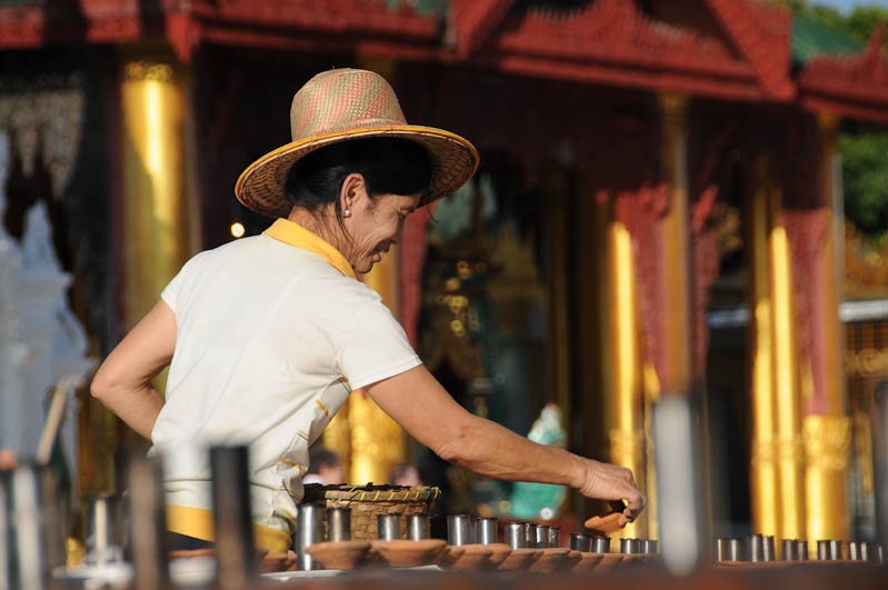 Yangon, Rangoon, Rangun, Shwedagon-Pagode, Pagoda, buddhistischer Tempel, Kerzen, Myanmar, Burma, Birma, Reisebericht, www.wo-der-pfeffer-waechst.de