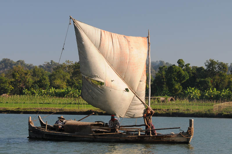 Boat, Boot Mrauk U, Chin tribe, Chin-Dörfer, Volk, tätowierte Spinnennetzfrauen, Tattoo, Rakhine-Staat, State, Division, Tour, Lemyo river, Fluss, Myanmar, Burma, Birma, Reisebericht, www.wo-der-pfeffer-waechst.de