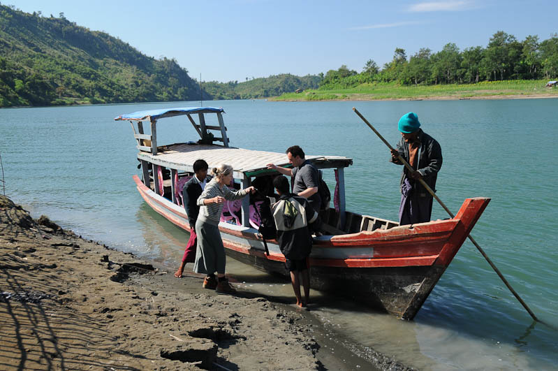 Boot, boat, Chin tribe, Chin-Dörfer, Volk, Mrauk U, Rakhine-Staat, State, Division, Tour, Lemyo river, Fluss, Myanmar, Burma, Birma, Reisebericht, www.wo-der-pfeffer-waechst.de