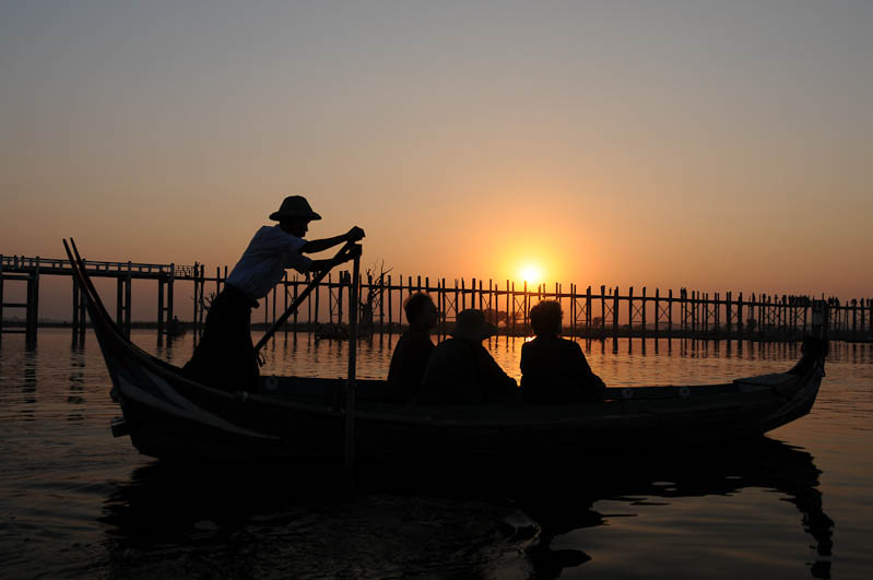 Amarapura, U Bein-Teakholzbrücke, bridge, Bootstour, Bootsfahrt, Ruderboot, Sonnenuntergang, Mandalay, Myanmar, Burma, Birma, Reisebericht, www.wo-der-pfeffer-waechst.de