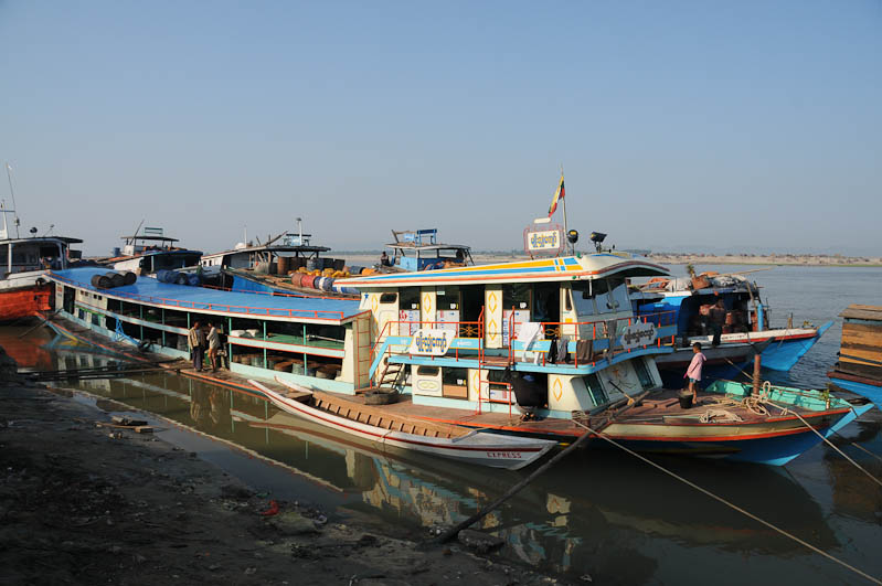 Mandalay, to, nach, Mingun, Fähren, Hafen, Anleger, ferry, Boote, boats, Irrawaddy-Fluss, river, Myanmar, Burma, Birma, Reisebericht, www.wo-der-pfeffer-waechst.de