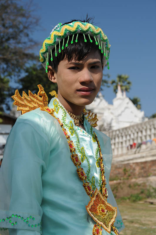 Mingun, Jugendlicher, Fest, Myanmar, Burma, Birma, Reisebericht, www.wo-der-pfeffer-waechst.de