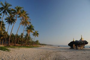 Ngwe Saung Beach, Strandtempel, Pagode, Pagoda, Myanmar, Burma, Birma, Golf von Bengalen, Reisebericht, www.wo-der-pfeffer-waechst.de