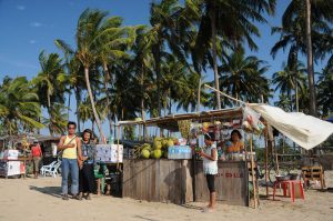 Chaung Tha Beach, Strand, Getränke, Myanmar, Burma, Birma, Golf von Bengalen, Reisebericht, www.wo-der-pfeffer-waechst.de