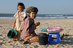 Chaung Tha Beach, Strand, Snacks, Myanmar, Burma, Birma, Golf von Bengalen, Reisebericht, www.wo-der-pfeffer-waechst.de