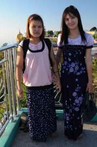 Damen, Golden Rock, Goldener Felsen von Kyaiktiyo, Kyaikhtiyo, Myanmar, Burma, Birma, Pilgerfahrt, Pagode, Pagoda, Tempel, Reisebericht, www.wo-der-peffer-waechst.de