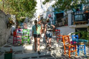 Von der Platia führen Treppen hinauf...