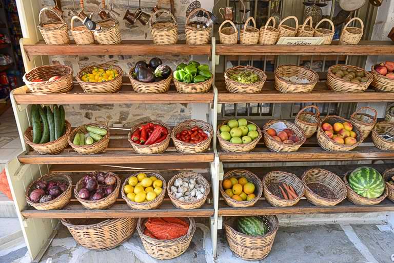 Kleiner Laden mit Obst und Gemüse in Filoti, Naxos