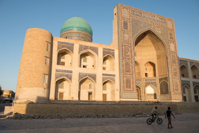 Buchara, Bukhara, Buxoro, Reisen, entlang der, Seidenstraße, Usbekistan, Zentralasien, Mir-i-Arab-Medresse, Reiseberichte, www.wo-der-pfeffer-waechst.de