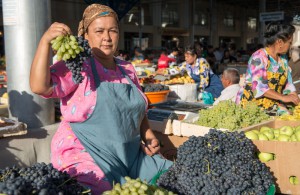 Samarkand, Samarqand, Siyob-Basar, Obst, Weintrauben, Markt, Reisen, entlang der, Seidenstraße, Usbekistan, Zentralasien, Reiseberichte, www.wo-der-pfeffer-waechst.de