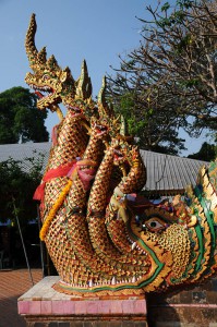 Chiang Mai, Nordthailand, Wat Doi Suthep, buddhistischer Tempel, Naga-Schlange, Reisetipps, Reisen mit Kindern, Babys, Kleinkindern, Elternzeit, Asien, Reiseberichte, Reiseblogger, www.wo-der-pfeffer-waechst.de