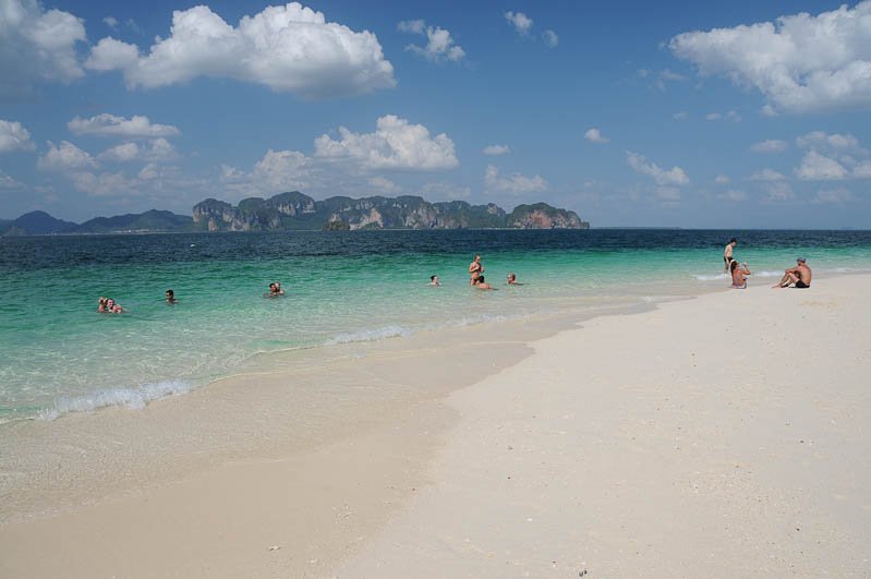 Krabi, Thailand, Koh Poda, Poda Island, Strände, Beach, Ausflüge, Inseltouren, Longtailboot, Andamanensee, Reisetipps, Reisen mit Kindern, Babys, Kleinkindern, Elternzeit, Asien, Reiseberichte, Reiseblogger, www.wo-der-pfeffer-waechst.de