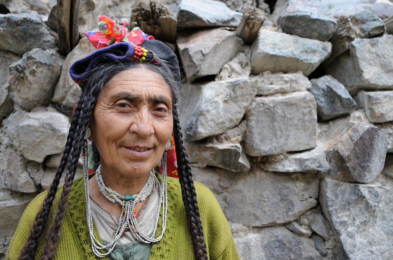 Indoarische Dörfer, Dha-Hanu, Ladakh, ethnische Minderheit, traditionelle Frau, Indien, indischer Himalaya, Himalaja-Gebirge, Indus-Tal, Reisetipps, Rundreisen, Tour, Asien, Reiseberichte, Reiseblogger, www.wo-der-pfeffer-waechst.de