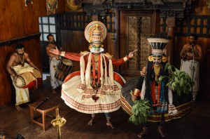 Kerala Kathakali Centre, Fort Kochi, Cochin, Südindien, Kerala, Theater, theatre, traditional dance, music, Musik, Tanz, Reisetipps, Reisen mit Kindern, Rundreisen, Südasien, Reiseberichte, Reiseblogger, www.wo-der-pfeffer-waechst.de
