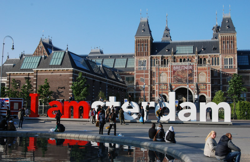 Museumplein, Rijksmuseum, I am Amsterdam, Städtetrip, Urlaub, Niederlande, Holland, Sehenswürdigkeiten, Reiseberichte, Blog, www.wo-der-pfeffer-waechst.de