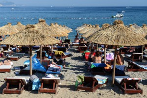 Jaz Beach, Strand, Montenegro, Sonnenschirm Strandliegen, Reisetipps, Rundreisen, Europa, Reiseberichte, Reisen mit Kindern, Reiseblogger, www.wo-der-pfeffer-waechst.de