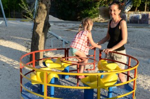Spielplatz, Sveti Stefan Beach, Montenegro, Reisetipps, Rundreisen, Europa, Reiseberichte, Reisen mit Kindern, Reiseblogger, www.wo-der-pfeffer-waechst.de