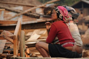 Laos, Nordlaos, Vieng Phouka, Vieng Phoukha, Trekkingtour, Bergvölker, Hill Tribes, Akha Trail, Akha, Stammesdorf, Bergdorf, village, traditional head dress, traditioneller Kopfschmuck, Reisetipps, Rundreisen, Asien, Reiseberichte, Reiseblogger, www.wo-der-pfeffer-waechst.de