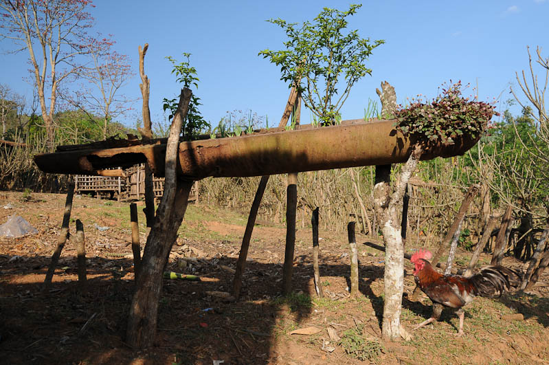 Ebene der Tonkrüge, Plain of Jars, Laos, Nordlaos, Phonsavan, Xieng Khouang, Geheimer Krieg, Zweiter Indochinakrieg, Bombenhälfte, Pflanzkübel, Kriegsschrott, Reisetipps, Rundreisen, Asien, Reiseberichte, Reiseblogger, www.wo-der-pfeffer-waechst.de