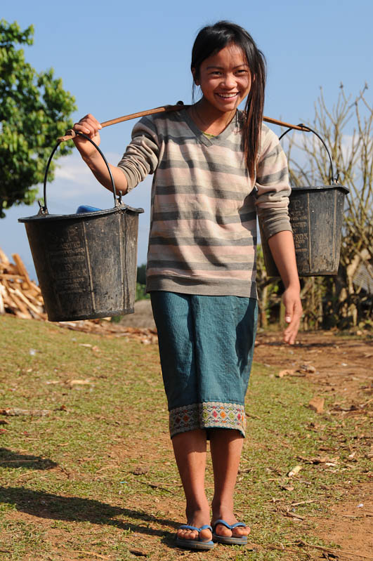 Laotin, Mädchen, Dorf Ebene der Tonkrüge, Plain of Jars, Laos, Nordlaos, Phonsavan, Provinz Xieng Khouang, Zweiter Indochinakrieg, Geheimer Krieg, Reisetipps, Rundreisen, Asien, Reiseberichte, Reiseblogger, www.wo-der-pfeffer-waechst.de