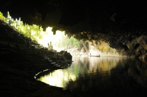 Tham Kong Lo, Höhleneingang, Tham Konglor cave, Laos, Zentrallaos, The Thakhek, Loop, abgestorbene Bäume, Wälder, Staudamm, Reisebericht, laotische Provinz Khammouan, Khammuan, Reisetipps, Rundreisen, Südostasien, Reiseblogger, www.wo-der-pfeffer-waechst.de
