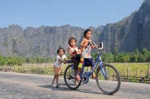 Nahin, Laos, Zentrallaos, The Loop, Karstberge, Gebirge, Phou Hin Boun NPA, Nationalpark, Kinder, Reisebericht, laotische Provinz Khammouan, Khammuan, Reisetipps, Rundreisen, Südostasien, Reiseblogger, www.wo-der-pfeffer-waechst.de