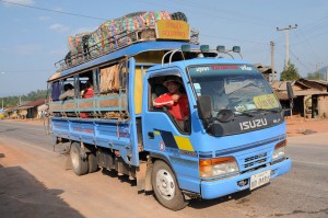 Laos, Zentrallaos, The Loop, Songtheos, Songthaews, Pick-ups, Busstation, Thakhek, Reiseberichte, laotische Provinz Khammouan, Khammuan, Reisetipps, Rundreisen, Südostasien, Reiseblogger, www.wo-der-pfeffer-waechst.de