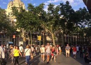 Barcelona, La Rambla, Las Rambles, Shopping Street, Flaniermeile, Reise nach Barcelona, Städtetrip, Städtereise, Wochenende, Reisetipps, Urlaub, Spanien, Katalonien, Hauptstadt, Sehenswürdigkeiten, Reiseberichte, Blog, www.wo-der-pfeffer-waechst.de