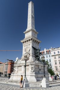 Obelisk auf dem Praça dos Restauradores, Platz, Baixa, Lissabon, Stadtzentrum, Lisboa, Portugal, Städtetrip, Reisen mit Kindern, Sehenswürdigkeiten, Südeuropa, Bilder, Fotos, Reiseberichte, Sommerurlaub, www.wo-der-pfeffer-waechst.de