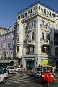 Straßenszene am Platz Rossio, Praça, Baixa, Lissabon, Lisboa, Portugal, Städtetrip, Reisen mit Kindern, Sehenswürdigkeiten, Südeuropa, Bilder, Fotos, Reiseberichte, Sommerurlaub, www.wo-der-pfeffer-waechst.de