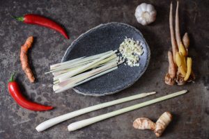 Zutaten, Amok, Rezept für Tofu-Amok, vegetarisches Curry aus Kambodscha, veganes, Chili, Galgant, Kurkuma, Zitronengras, Krachai, Knoblauch, Khmer, Kochen, Gerichte, Speisen, Essen, Zutaten, Küche, Reise- und Food-Blog, www.wo-der-pfeffer-waechst.de