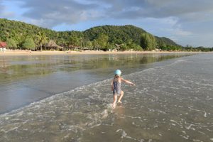 Klong Dao Beach, Koh Lanta, Beach Guide, Thailand, schöne Strände, Strandwanderung, Ausflüge, Schnorcheltouren, Reisetipps, Reisen mit Kindern, Babys, Kleinkindern, Elternzeit, Inselhüpfen, Andamanensee, Südthailand, Asien, Reiseberichte, Reiseblogger, www.wo-der-pfeffer-waechst.de