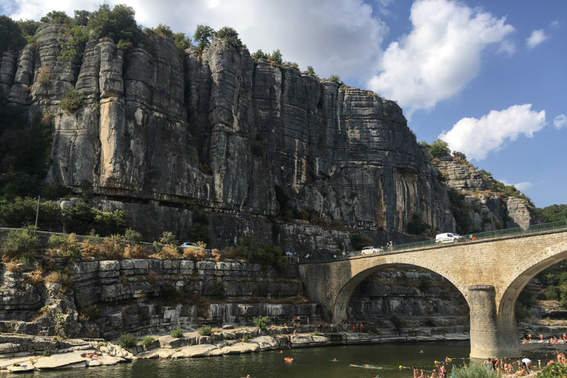 Balazuc, Villages de caractère, Ardèche, Baden, Badestelle, Felswand, Südfrankreich, France, Sommerurlaub, Reisebericht, mit Kind, Kinder, Südeuropa, Reiseblogger, www.wo-der-pfeffer-waechst.de