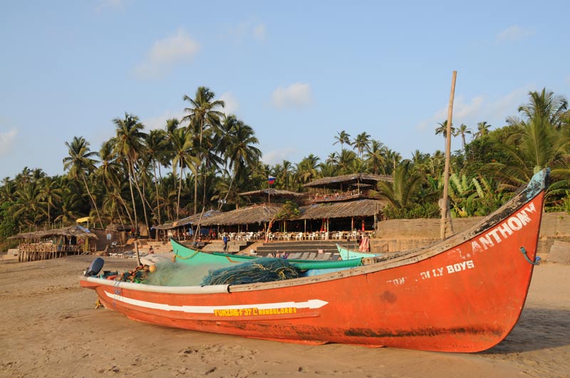 Anjuna Beach, Goa, Strand, Strände, Fischerboot, Indien, India, Reiseberichte, Südasien, Bilder, Fotos, www.wo-der-pfeffer-waechst.de