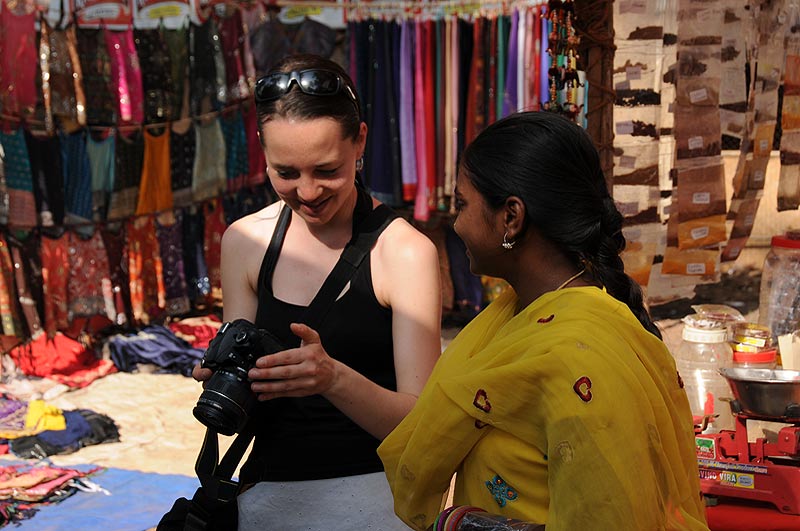 Anjuna-Flohmarkt, fleamarket, nette Begegnungen, Anjuna Beach, Goa, Strand, Strände, Indien, India, Reiseberichte, Südasien, Bilder, Fotos, www.wo-der-pfeffer-waechst.de