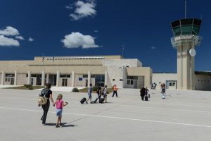 Ankunft auf dem Flughafen von Bol, Airport, Brač, Brac, Insel, Kroatien, kroatische Inseln, Reisebericht, Reisen mit Kindern, Reisetipps, Südosteuropa, Sommerferien, Sommerurlaub, Balkan, Bilder, Fotos www.wo-der-pfeffer-waechst.de