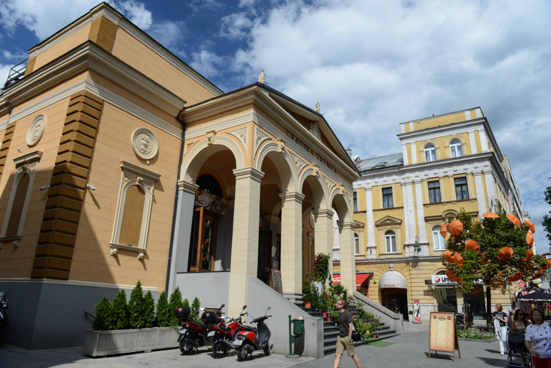 Markthalle Sarajevo, Ulica Ferhadija, Ferhadija-Straße, Gebäude, Stadtzentrum, Bosnien-Herzegowina, Hauptstadt, Reisebericht, Sehenswürdigkeiten, Ausflüge, Reisetipps, Südosteuropa, Balkan, Bilder, Foto: Heiko Meyer, www.wo-der-pfeffer-waechst.de